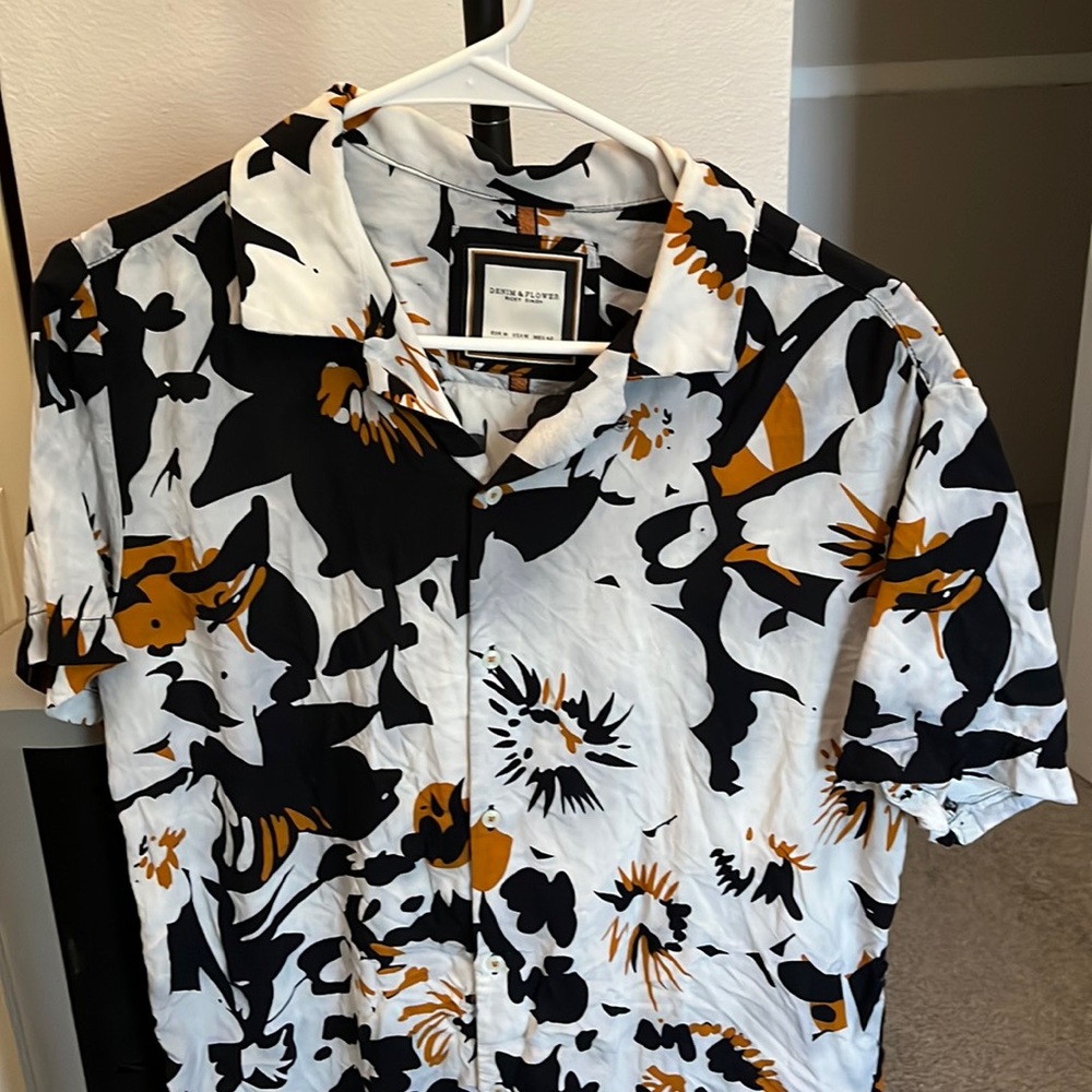 shirt size M